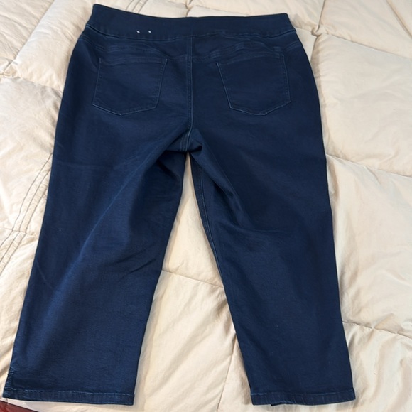 Chico's Perfect Stretch Capri Pants - Picture 2 of 6